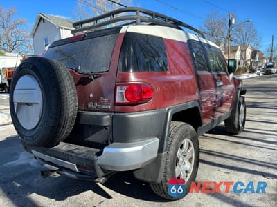 Czwarte zdjęcie samochodu z boku: 2010 TOYOTA FJ CRUISER VIN:JTEBU4BF9AK070975 - miniatura