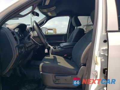 Zdjęcie 7 z 13 samochodu: 2022 RAM 4500 VIN:3C7WRLFL5NG300688 - miniatura