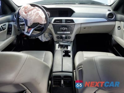 Zdjęcie 8 z 13 samochodu: 2012 MERCEDES-BENZ C 250 VIN:WDDGF4HBXCA726415 - miniatura