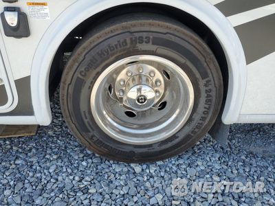 Trzecie zdjęcie samochodu z tyłu: 2023 FORD F53 VIN:1F65F5DN1N0A14877 - miniatura