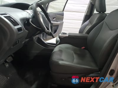 Zdjęcie 7 z 14 samochodu: 2012 TOYOTA PRIUS V VIN:JTDZN3EU1C3125985 - miniatura