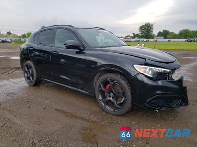 Czwarte zdjęcie samochodu z boku: 2023 ALFA ROMEO STELVIO TI VIN:ZASPAKBN3P7D54491 - miniatura