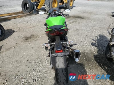 Czwarte zdjęcie samochodu z boku: 2021 KAWASAKI ZX636 K VIN:JKBZXJG13MA015377 - miniatura