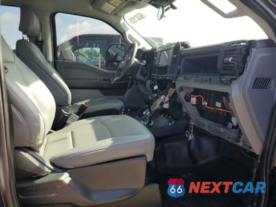 Piąte zdjęcie samochodu w środku: 2023 FORD F450 SUPER DUTY VIN:1FD0W4HT0PEC53705 - miniatura