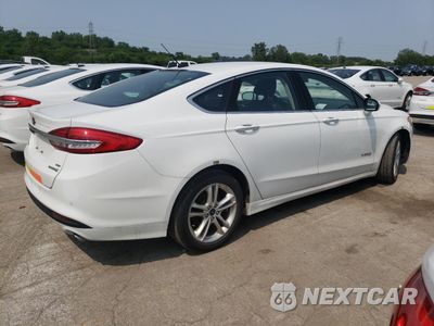 Trzecie zdjęcie samochodu z tyłu: 2018 FORD FUSION SE HYBRID VIN:3FA6P0LU0JR129867 - miniatura