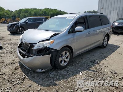 2015 TOYOTA SIENNA LE 5TDKK3DC6FS610158 - główne zdjęcie licytacji z USA - miniatura