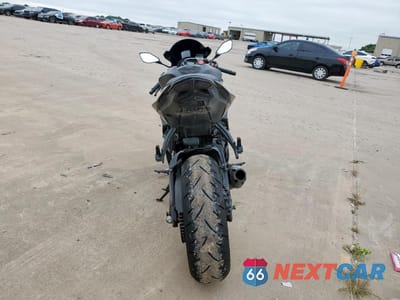 Czwarte zdjęcie samochodu z boku: 2016 KAWASAKI ZX636 E VIN:JKBZXJE18GA020372 - miniatura