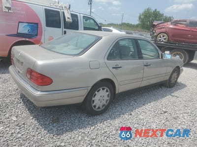 Trzecie zdjęcie samochodu z tyłu: 1998 MERCEDES-BENZ E 320 VIN:WDBJF65F8WA709750 - miniatura