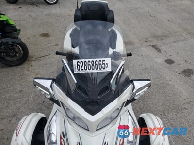 Piąte zdjęcie samochodu w środku: 2018 CAN-AM SPYDER ROADSTER RT VIN:2BXNBDD27JV000238 - miniatura