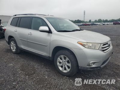 Czwarte zdjęcie samochodu z boku: 2011 TOYOTA HIGHLANDER BASE VIN:5TDBK3EH2BS055228 - miniatura