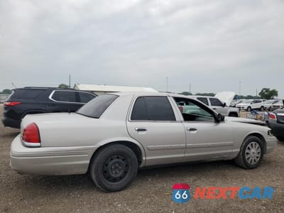 Trzecie zdjęcie samochodu z tyłu: 2011 FORD CROWN VICTORIA POLICE INTERCEPTOR VIN:2FABP7BV7BX172574 - miniatura