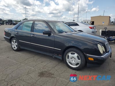 Czwarte zdjęcie samochodu z boku: 1997 MERCEDES-BENZ E 420 VIN:WDBJF72F2VA595771 - miniatura