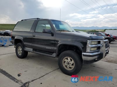 Czwarte zdjęcie samochodu z boku: 1994 CHEVROLET BLAZER K1500 VIN:1GNEK18K8RJ300816 - miniatura