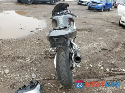 Czwarte zdjęcie samochodu z boku: 2003 SUZUKI GSX-R600 VIN:JS1GN7BA732109976 - miniatura