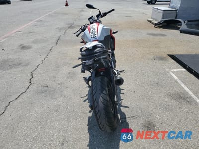 Czwarte zdjęcie samochodu z boku: 2021 BMW F 900 R VIN:WB10K1304M6E05230 - miniatura