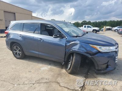 Czwarte zdjęcie samochodu z boku: 2018 TOYOTA HIGHLANDER LE VIN:5TDZZRFH6JS241512 - miniatura