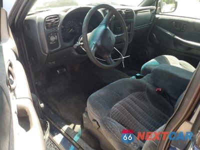 Zdjęcie 8 z 15 samochodu: 2000 CHEVROLET S TRUCK S10 VIN:1GCCS1954Y8226048 - miniatura