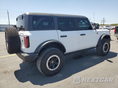 Trzecie zdjęcie samochodu z tyłu: 2023 FORD BRONCO BASE VIN:1FMEE5DP2PLB39031 - miniatura