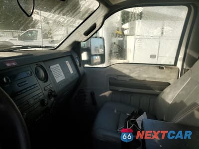 Piąte zdjęcie samochodu w środku: 2012 FORD F450 SUPER DUTY VIN:1FDUF4GY2CEB87764 - miniatura