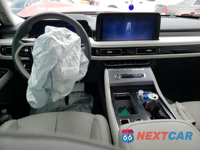 Zdjęcie 8 z 13 samochodu: 2025 LINCOLN AVIATOR VIN:5LM5J6WC4SGL07956 - miniatura