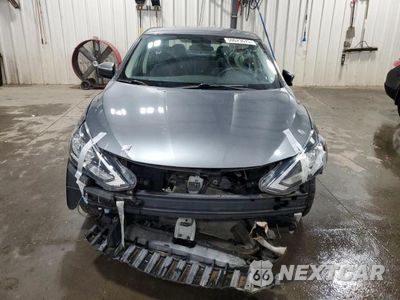 Piąte zdjęcie samochodu w środku: 2017 NISSAN SENTRA S VIN:3N1AB7AP8HL714642 - miniatura