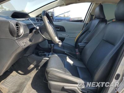 Zdjęcie 7 z 12 samochodu: 2012 TOYOTA PRIUS C VIN:JTDKDTB34C1013919 - miniatura