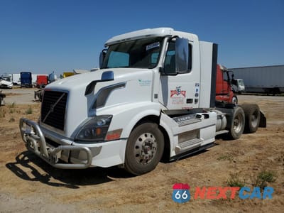 Drugie zdjęcie samochodu z przodu: 2018 VOLVO VN VNL VIN:4V4NB9EH6JN887938 - miniatura