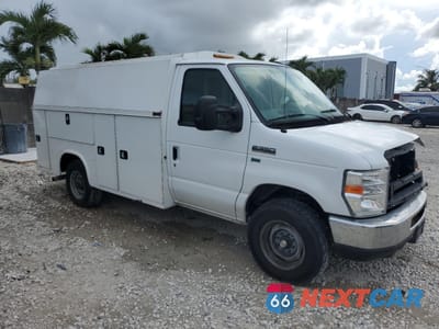 Czwarte zdjęcie samochodu z boku: 2019 FORD ECONOLINE E350 SUPER DUTY CUTAWAY VAN VIN:1FDWE3F65KDC01599 - miniatura