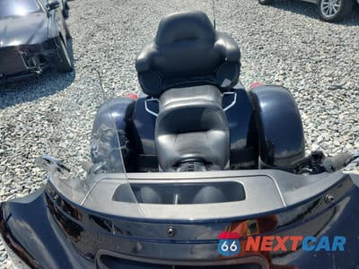 Piąte zdjęcie samochodu w środku: 2020 HARLEY-DAVIDSON FLHTCUTG VIN:1HD1MAF13LB852882 - miniatura