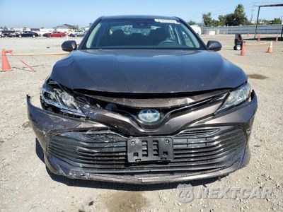 Piąte zdjęcie samochodu w środku: 2018 TOYOTA CAMRY LE VIN:4T1B31HK5JU001047 - miniatura