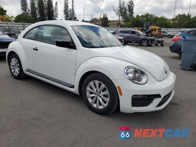 Czwarte zdjęcie samochodu z boku: 2018 VOLKSWAGEN BEETLE S VIN:3VWFD7AT0JM725061 - miniatura