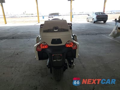 Czwarte zdjęcie samochodu z boku: 2018 CAN-AM SPYDER ROADSTER RT VIN:2BXNBDD22JV000230 - miniatura