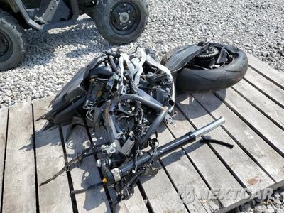 Piąte zdjęcie samochodu w środku: 2024 YAMAHA YZFR7 VIN:JYARM38E5RA009129 - miniatura