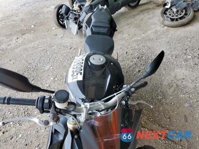 Piąte zdjęcie samochodu w środku: 2016 BMW S 1000 R VIN:WB10D1205GZ696736 - miniatura