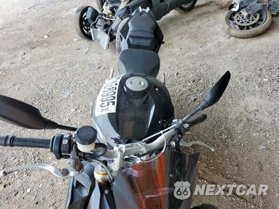 Piąte zdjęcie samochodu w środku: 2016 BMW S 1000 R VIN:WB10D1205GZ696736 - miniatura