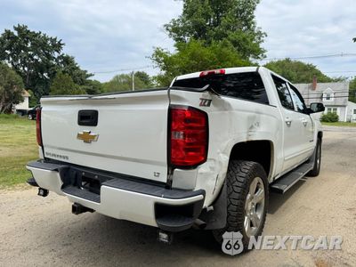 Czwarte zdjęcie samochodu z boku: 2018 CHEVROLET SILVERADO K1500 LT VIN:3GCUKREC6JG185705 - miniatura