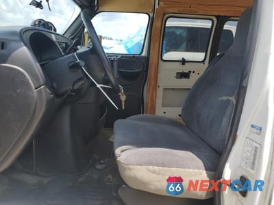 Zdjęcie 7 z 13 samochodu: 2002 DODGE RAM VAN B3500 VIN:2B7LB31Z62K117167 - miniatura