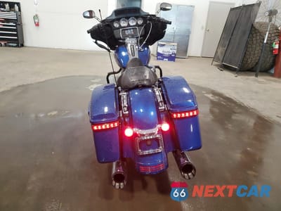 Czwarte zdjęcie samochodu z boku: 2017 HARLEY-DAVIDSON FLHX STREET GLIDE VIN:1HD1KBC12HB608244 - miniatura