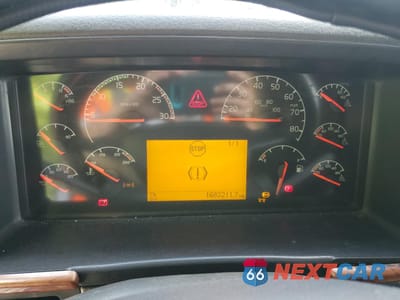 Zdjęcie 8 z 10 samochodu: 2006 VOLVO VN VNL VIN:4V4NC9GH66N442892 - miniatura