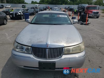 Piąte zdjęcie samochodu w środku: 1998 LINCOLN TOWN CAR SIGNATURE VIN:1LNFM82W9WY720224 - miniatura