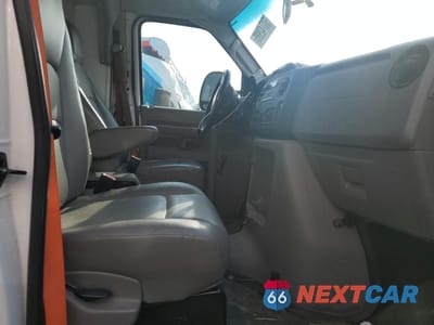 Zdjęcie 11 z 13 samochodu: 2016 FORD ECONOLINE E350 SUPER DUTY CUTAWAY VAN VIN:1FDWE3FS4GDC51639 - miniatura