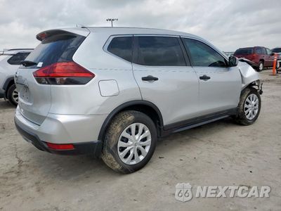 Trzecie zdjęcie samochodu z tyłu: 2017 NISSAN ROGUE S VIN:5N1AT2MT0HC845836 - miniatura