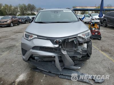 Piąte zdjęcie samochodu w środku: 2018 TOYOTA RAV4 LE VIN:JTMZFREV1JJ191857 - miniatura