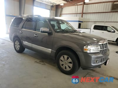Czwarte zdjęcie samochodu z boku: 2014 LINCOLN NAVIGATOR VIN:5LMJJ2H58EEL03852 - miniatura