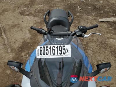 Piąte zdjęcie samochodu w środku: 2017 CAN-AM SPYDER ROADSTER F3 VIN:2BXRDCD26HV000005 - miniatura