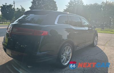 Czwarte zdjęcie samochodu z boku: 2019 LINCOLN MKT VIN:2LMHJ5AT6KBL01900 - miniatura