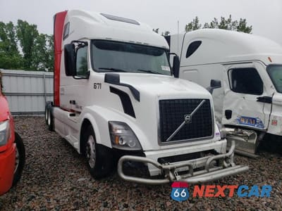 2018 VOLVO VN VNL 4V4NC9EH3JN884671 - główne zdjęcie licytacji z USA - miniatura