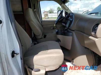 Piąte zdjęcie samochodu w środku: 2008 FORD ECONOLINE E450 SUPER DUTY CUTAWAY VAN VIN:1FDXE45SX8DB37433 - miniatura