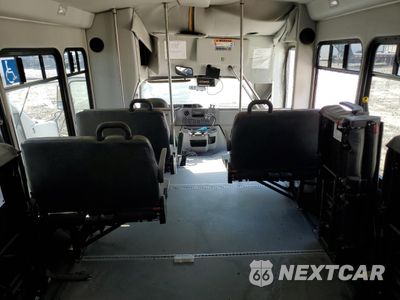 Piąte zdjęcie samochodu w środku: 2017 FORD ECONOLINE E350 SUPER DUTY CUTAWAY VAN VIN:1FDEE3FS8HDC46084 - miniatura