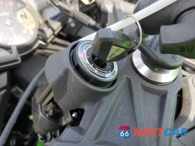 Zdjęcie 8 z 9 samochodu: 2021 KAWASAKI ZX636 K VIN:JKBZXJG13MA015377 - miniatura